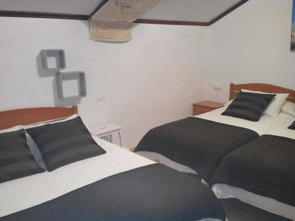Hostal Meson Do Loyo Portomarin Rum bild
