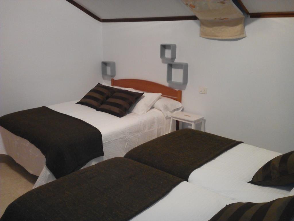 Hostal Meson Do Loyo Portomarin Rum bild