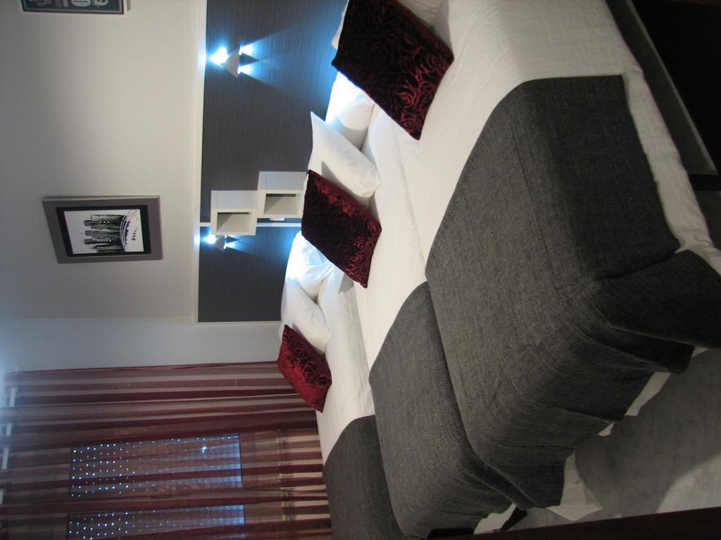 Hostal Meson Do Loyo Portomarin Rum bild