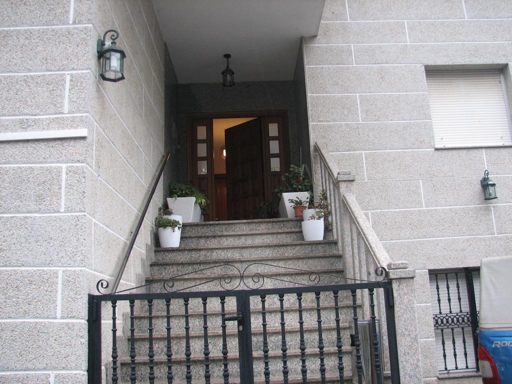 Hostal Meson Do Loyo Portomarin Exteriör bild