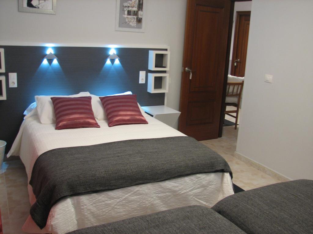 Hostal Meson Do Loyo Portomarin Rum bild