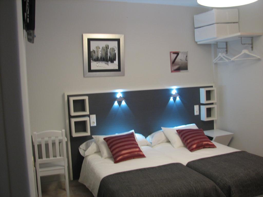 Hostal Meson Do Loyo Portomarin Rum bild