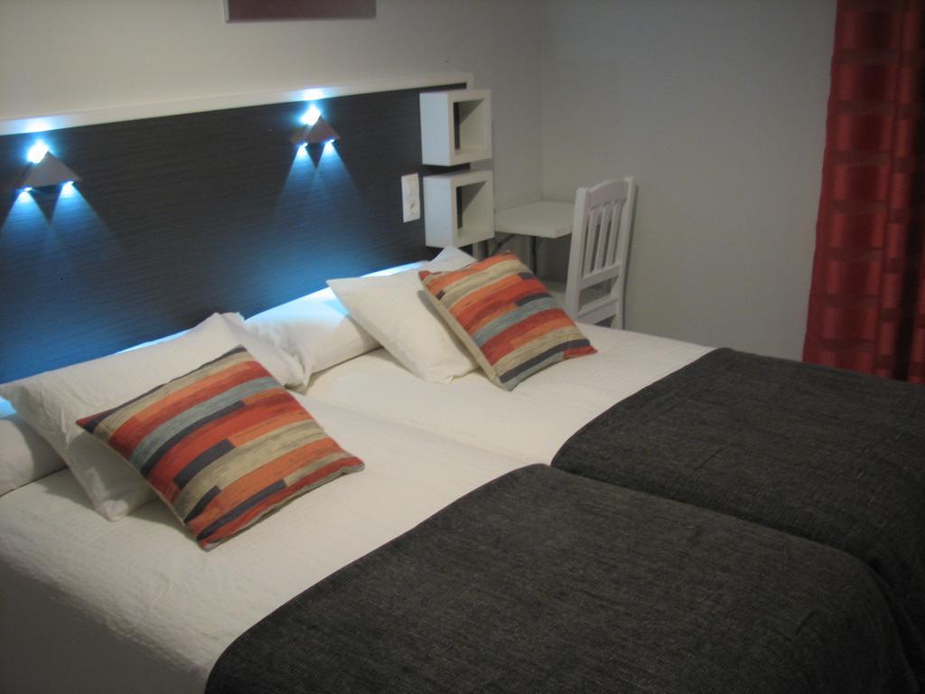 Hostal Meson Do Loyo Portomarin Rum bild