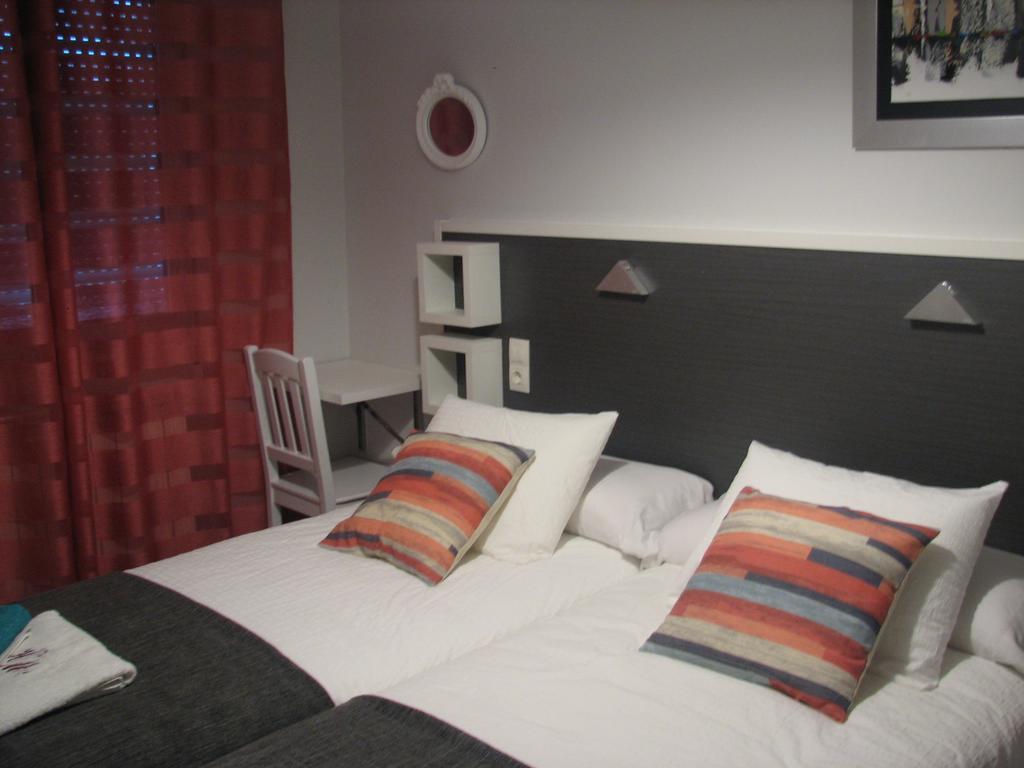 Hostal Meson Do Loyo Portomarin Rum bild
