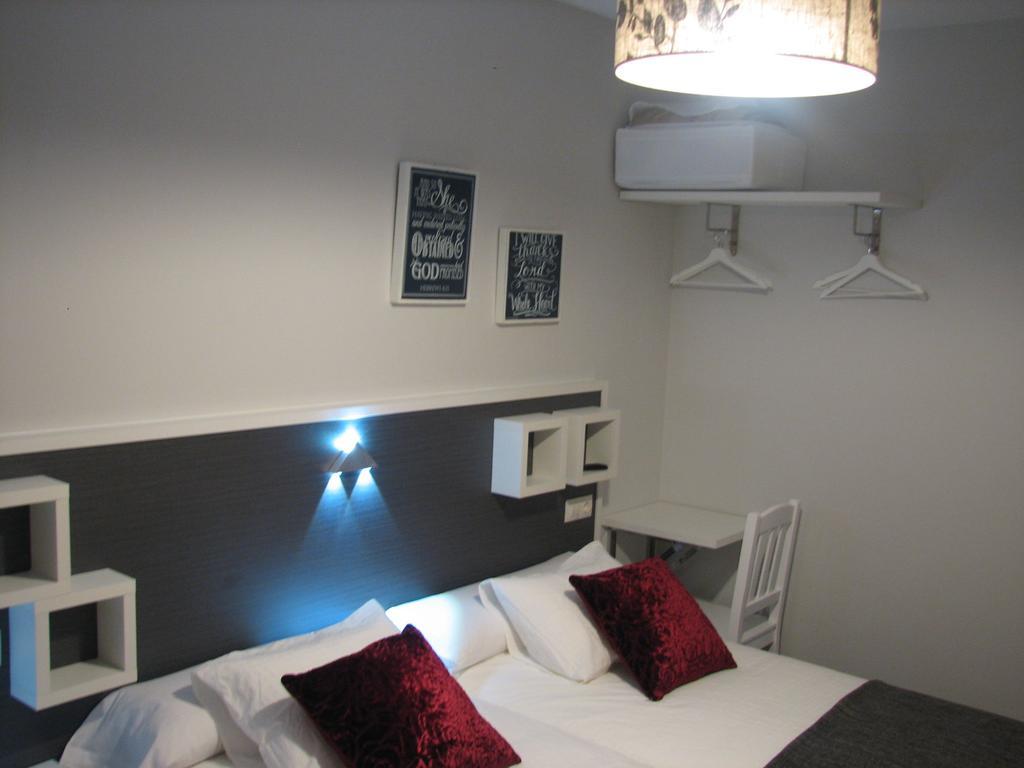 Hostal Meson Do Loyo Portomarin Rum bild