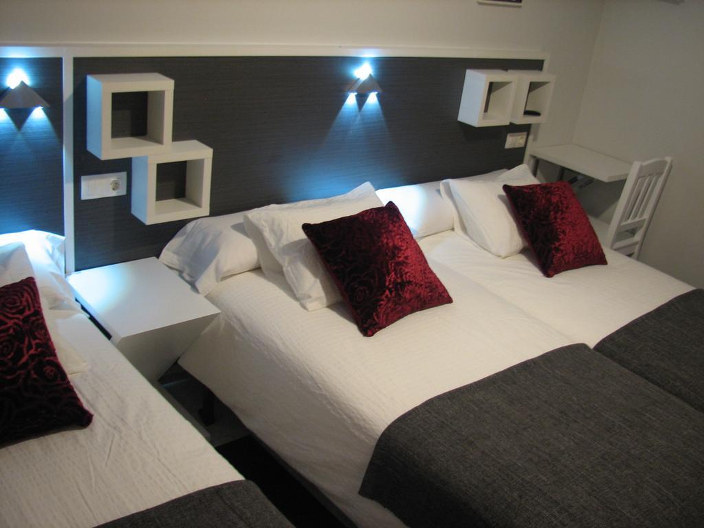 Hostal Meson Do Loyo Portomarin Rum bild